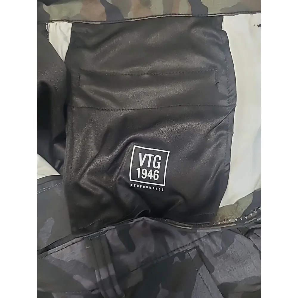 NWT Vintage 1946 Camo Golf Shorts Men's Size 40‎ Black Camo